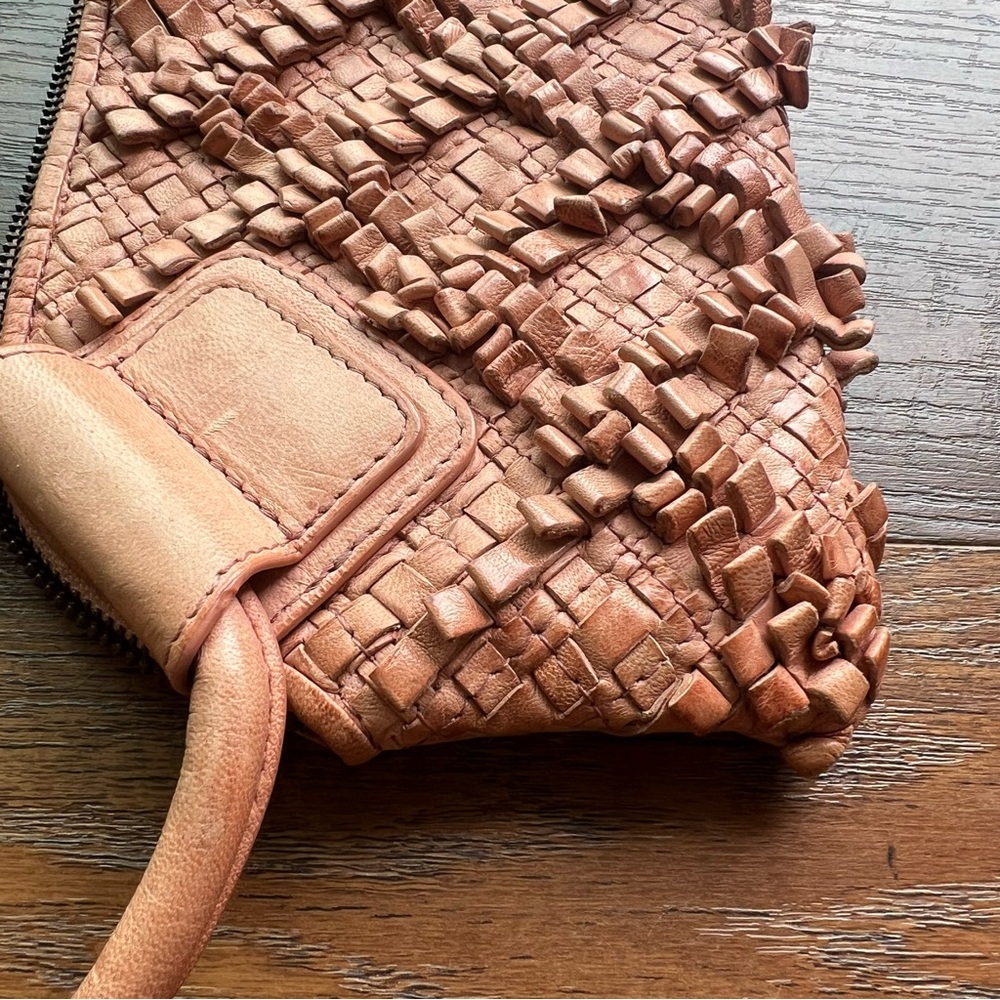 Hobo Woven Sable Wristlet Clutch, color seashell - Picture 2 of 5